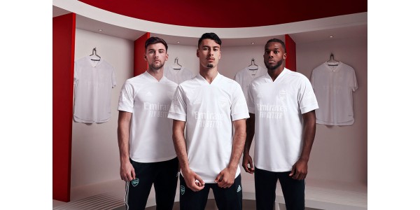 Arsenal lança camisa com tema No More Red